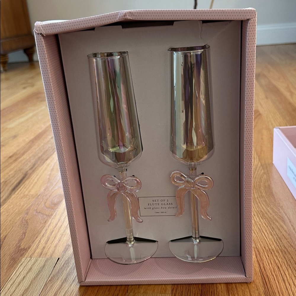 NEW Viral Cupcakes & Cashmere Bow Champagne Flutes glasses wine cocktail pink